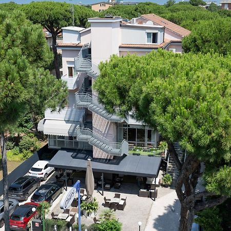 Hotel Chery Milano Marittima Exterior photo