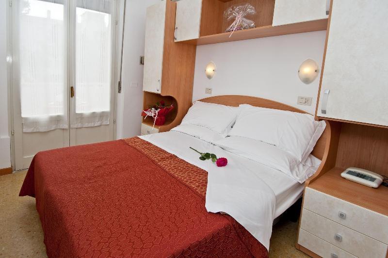 Hotel Chery Milano Marittima Exterior photo