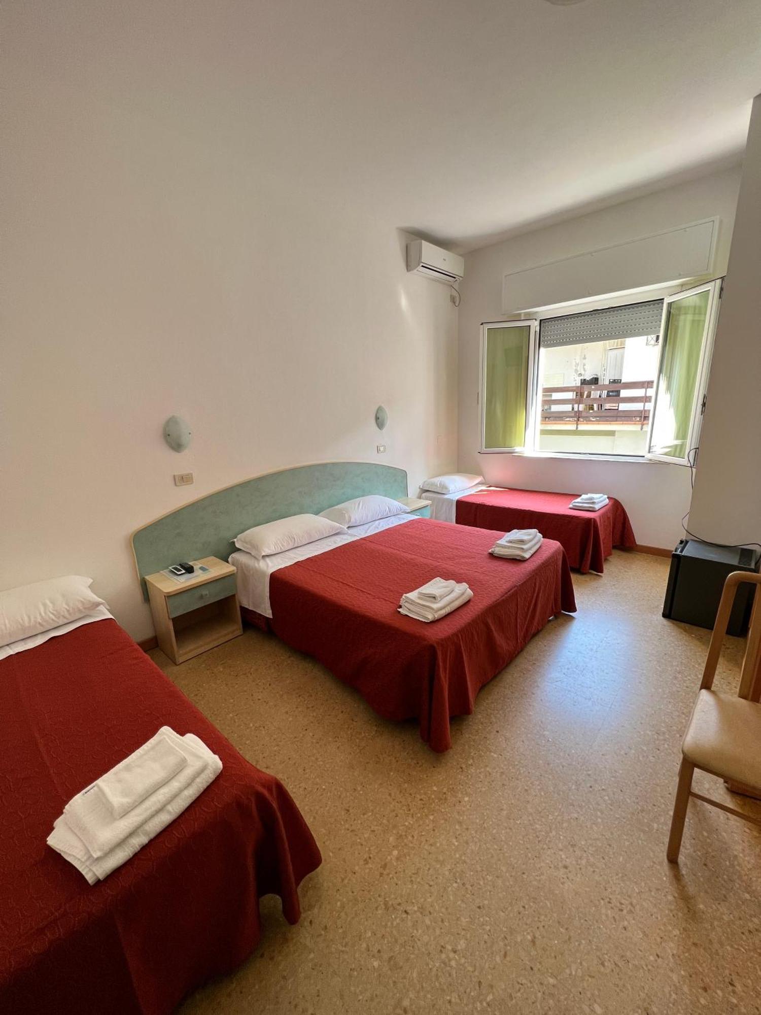 Hotel Chery Milano Marittima Exterior photo